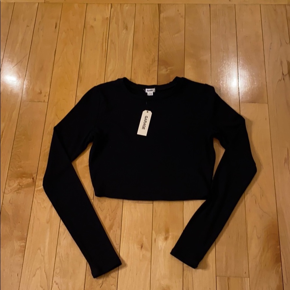Ribbed black long sleeved crop top